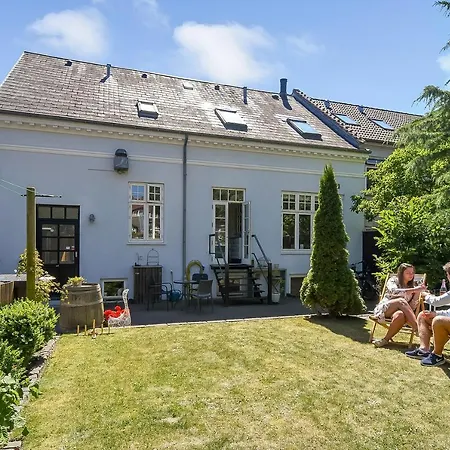 Sweethome Bed & Breakfast 2*